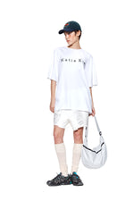 Áo oversize nữ với cổ tròn và họa tiết thêu logo Matin Kim.
