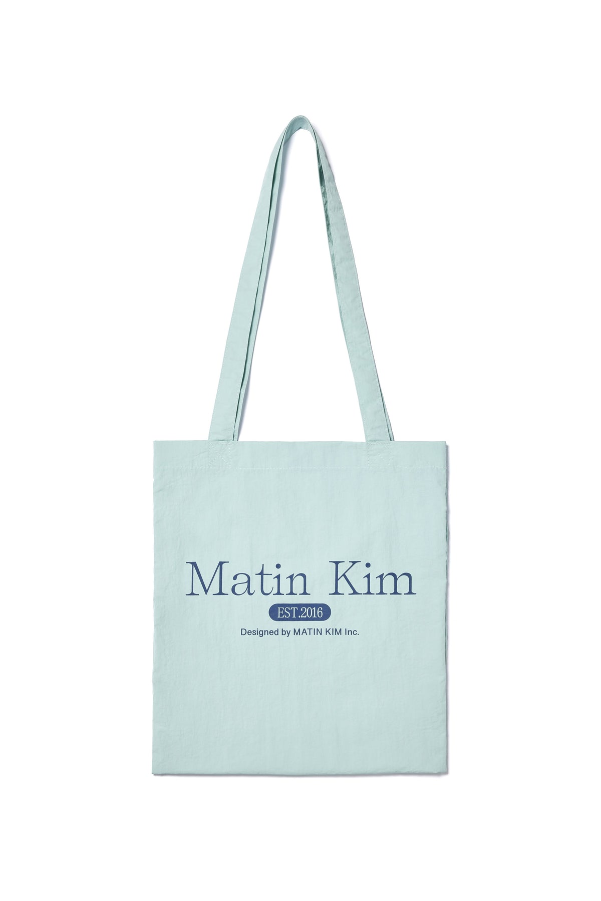 Túi tote unisex với họa tiết logo và đường may nổi bật.