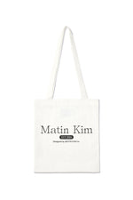 Túi tote unisex với họa tiết chữ in, màu trắng, thiết kế hiện đại.