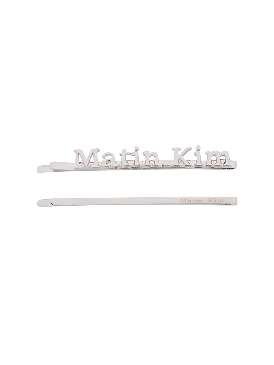 Phụ kiện tóc ánh kim với thiết kế chữ đồ họa độc đáo.