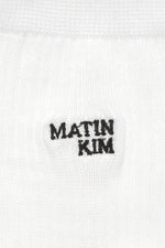 Tất cổ trung với logo thêu tinh tế và chất liệu cotton mềm mại.