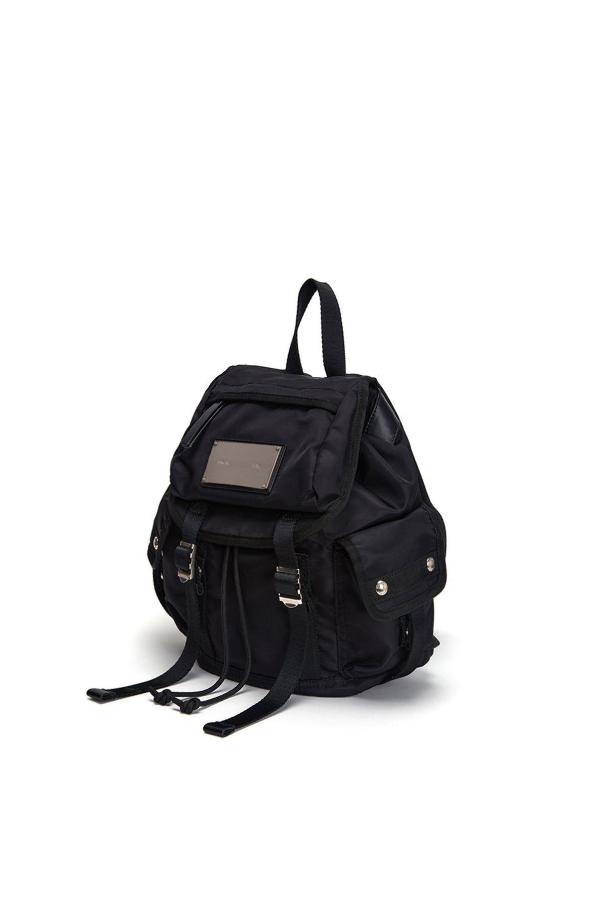 Túi ba lô unisex với thiết kế tiện ích, màu đen, phù hợp cho đô thị.