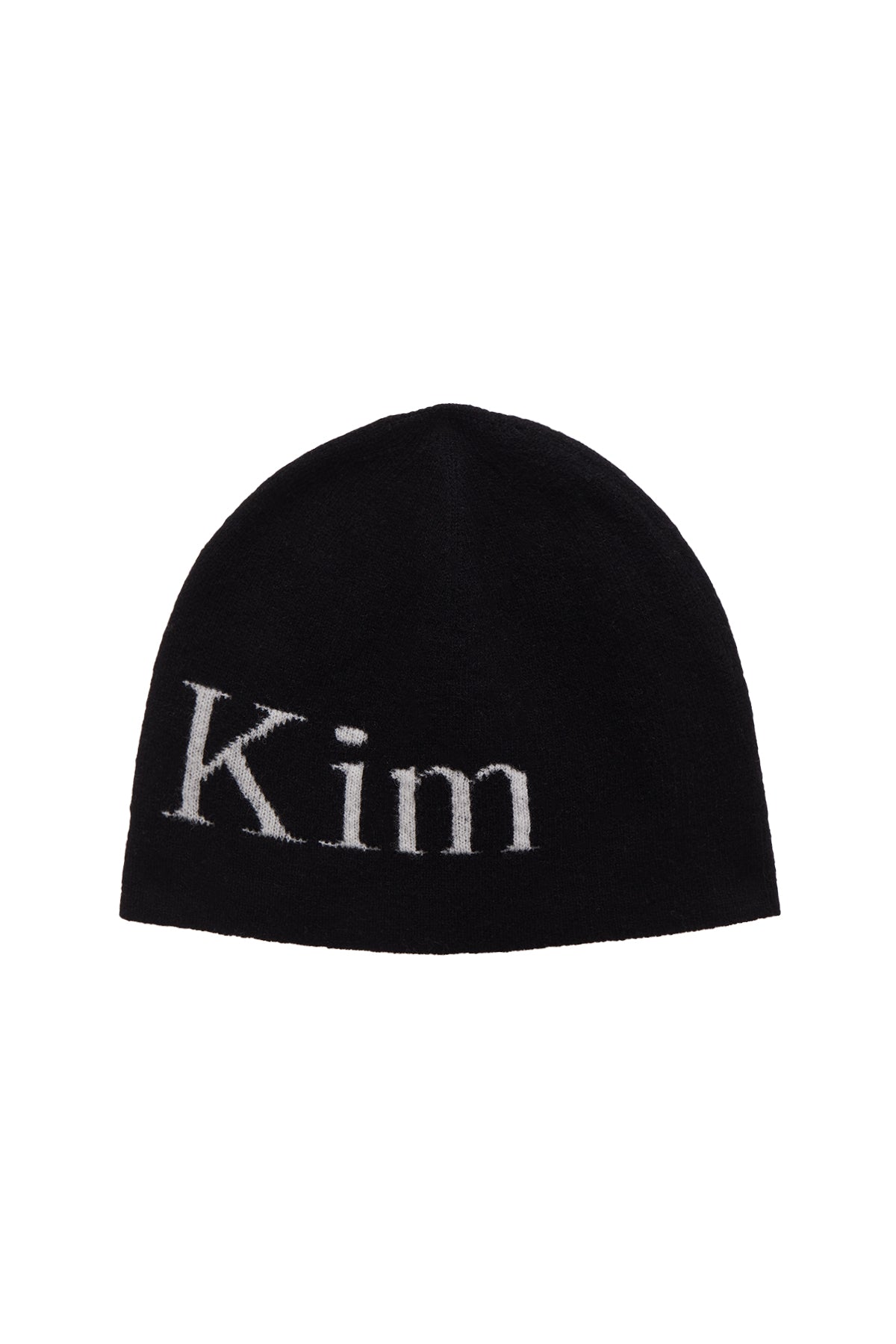 Mũ len unisex với họa tiết chữ in và logo, thiết kế ôm sát.