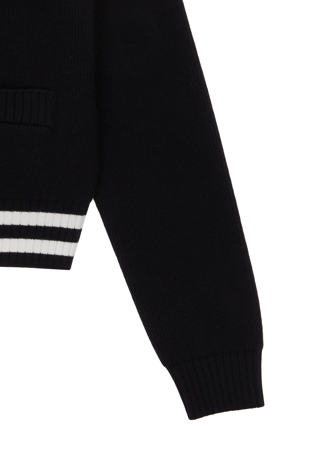 Áo khoác dệt kim unisex với họa tiết kẻ sọc, thiết kế dáng cropped và khóa kéo.