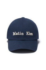 Mũ bóng chày unisex với thiết kế hiện đại và logo thêu tinh tế.