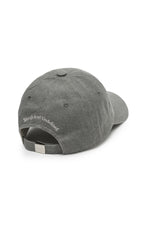 Mũ baseball unisex với thiết kế 6 mảnh và logo thêu.