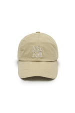 Nón lưỡi trai unisex màu beige, vành cong, logo Matin Kim ở giữa mặt trước, dây khóa điều chỉnh phía sau.