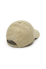 Nón lưỡi trai unisex màu beige, vành cong, logo Matin Kim ở giữa mặt trước, dây khóa điều chỉnh phía sau.