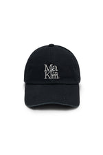 Mũ bóng chày unisex màu xanh navy đậm, vành cong, logo chữ ở giữa mặt trước, dây strapback phía sau.
