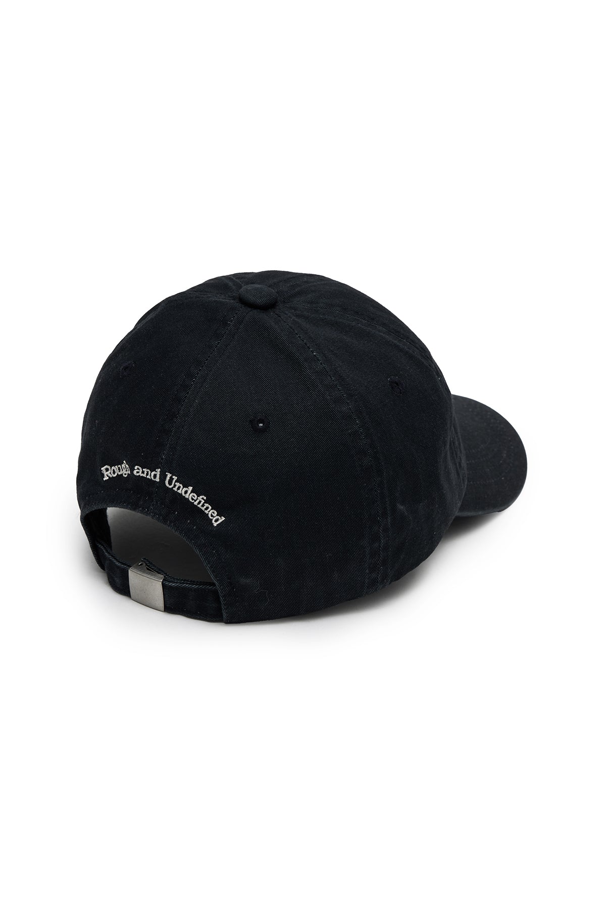 Mũ bóng chày unisex màu xanh navy đậm, vành cong, logo chữ ở giữa mặt trước, dây strapback phía sau.