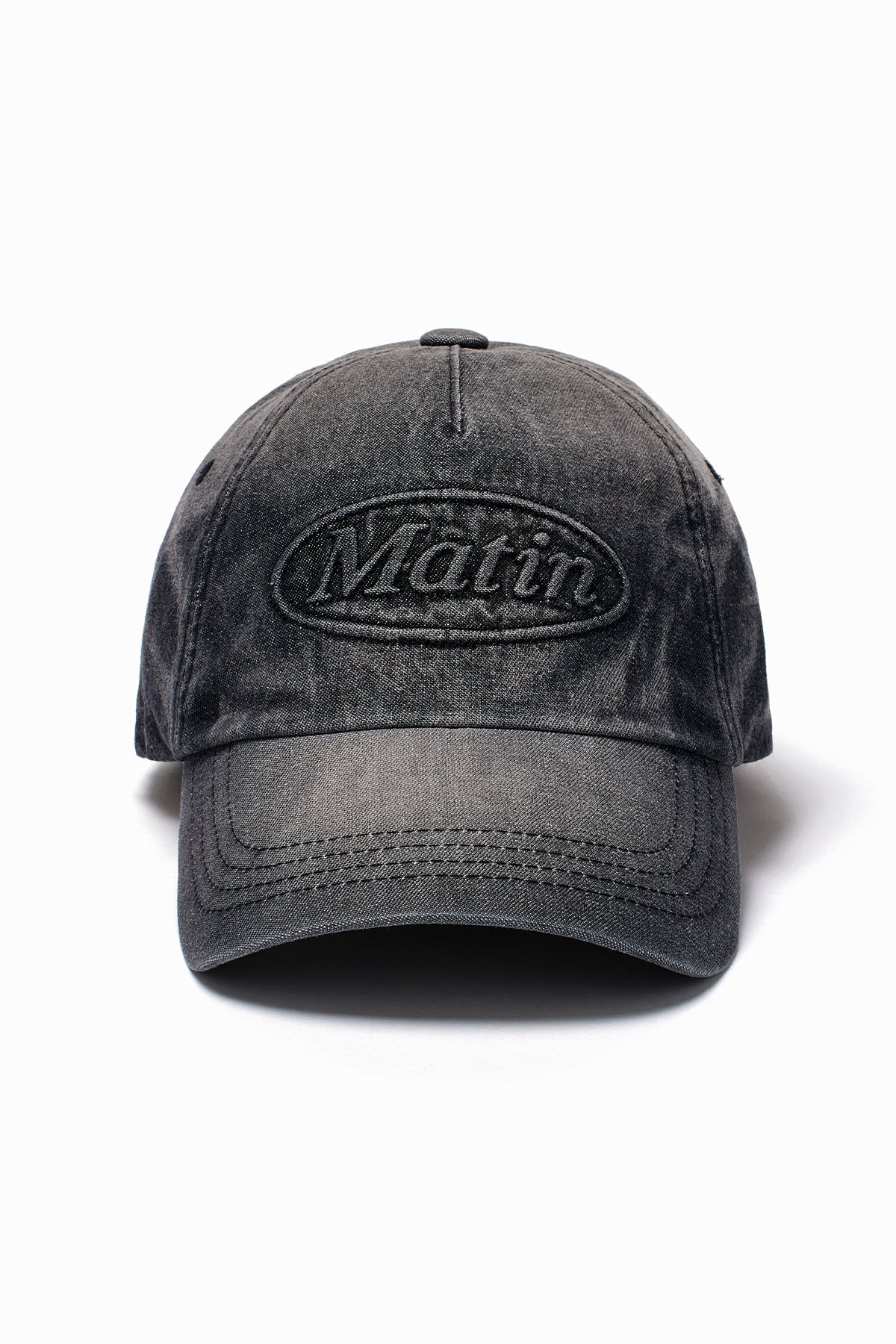 Mũ denim unisex với thiết kế 6 mảnh và hiệu ứng giặt bạc.