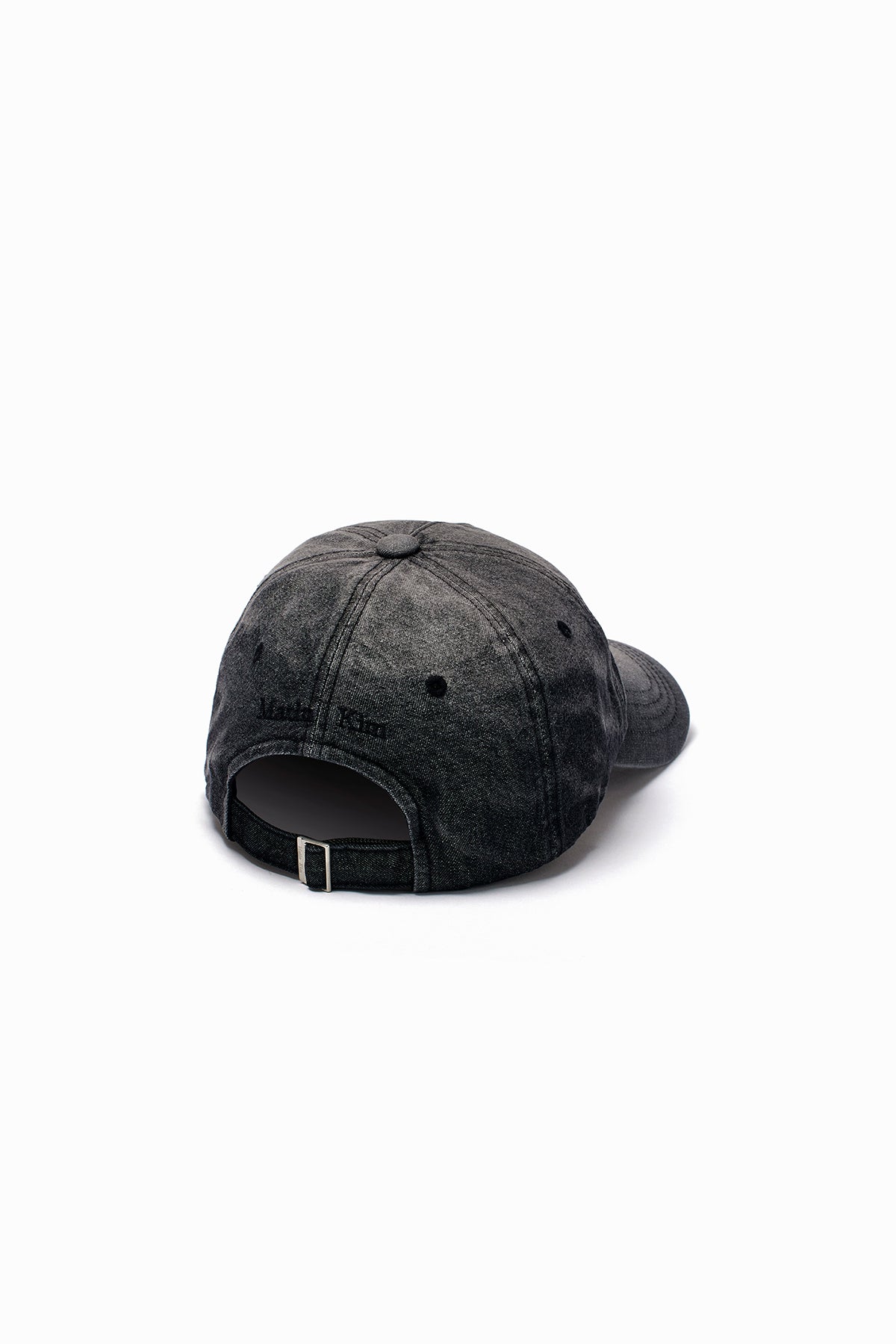 Mũ denim unisex với thiết kế 6 mảnh và hiệu ứng giặt bạc.