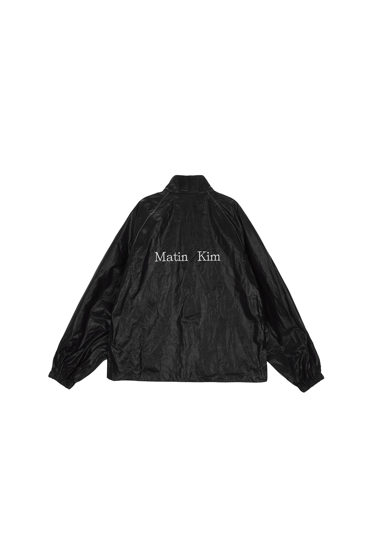 Áo khoác nữ oversize với logo Matin Kim, cổ áo thẳng, tay dài và thiết kế tinh tế.