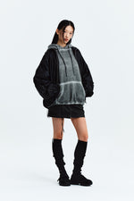Áo khoác nữ oversize với logo Matin Kim, cổ áo thẳng, tay dài và thiết kế tinh tế.