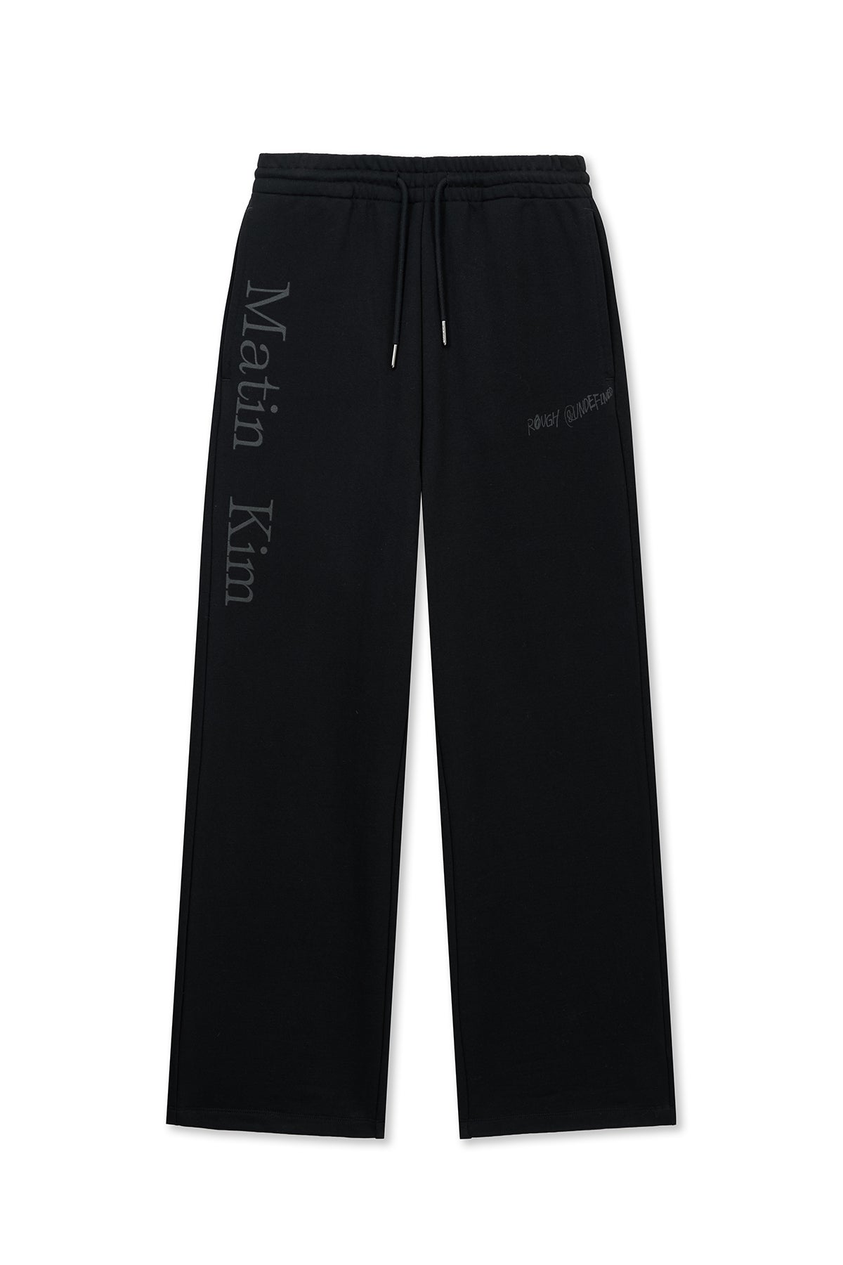 Quần nỉ unisex đen với logo Matin Kim và thiết kế thoải mái.