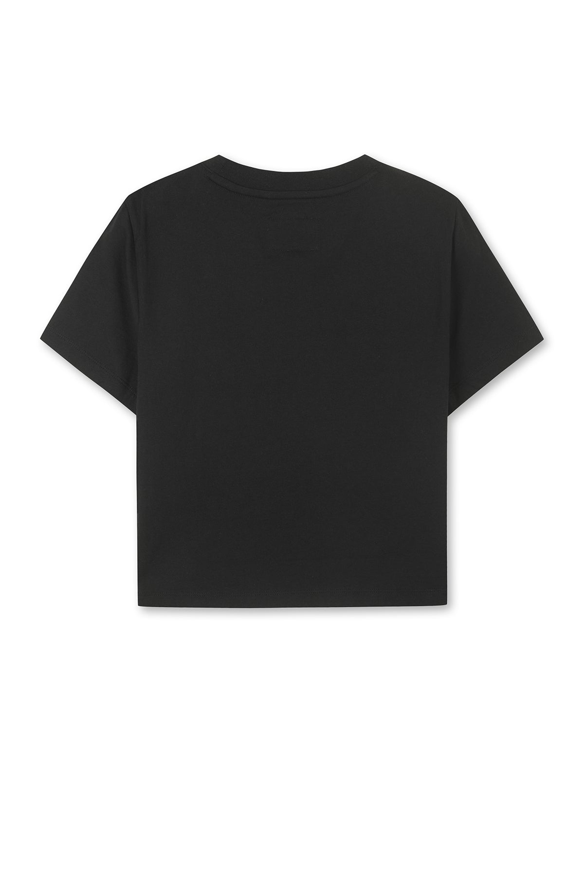 Áo cropped tay ngắn với logo Matin Kim nổi bật, chất liệu cotton mềm mại.