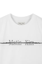 Áo phông nữ cropped trắng với logo Matin Kim in ngang ngực.