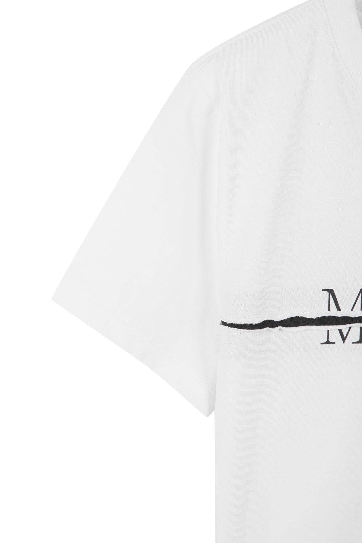Áo phông nữ cropped trắng với logo Matin Kim in ngang ngực.