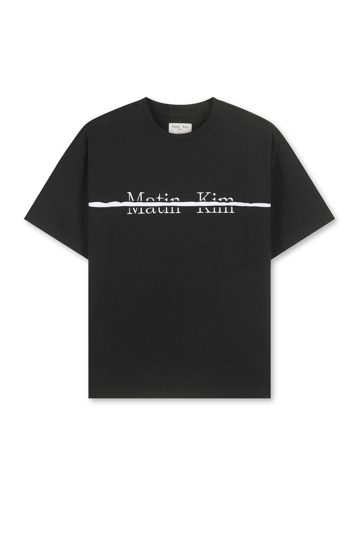 Áo phông unisex Matin Kim với thiết kế cổ tròn và logo nổi bật ở ngực.