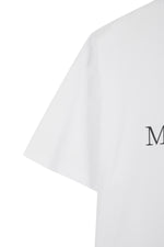 Áo phông unisex màu trắng với logo Matin Kim, tay ngắn và cổ tròn, phù hợp cho mọi hoạt động.