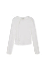 Áo blouse nữ với chi tiết tay ôm, cổ tròn và nút bấm ẩn, chất liệu cotton thoải mái.