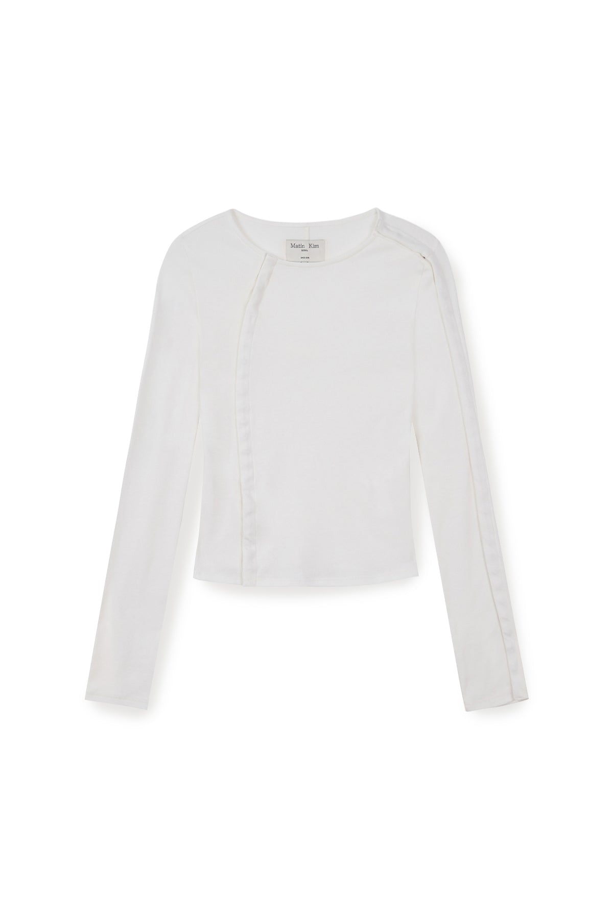 Áo blouse nữ với chi tiết tay ôm, cổ tròn và nút bấm ẩn, chất liệu cotton thoải mái.