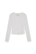 Áo blouse nữ với chi tiết tay ôm, cổ tròn và nút bấm ẩn, chất liệu cotton thoải mái.