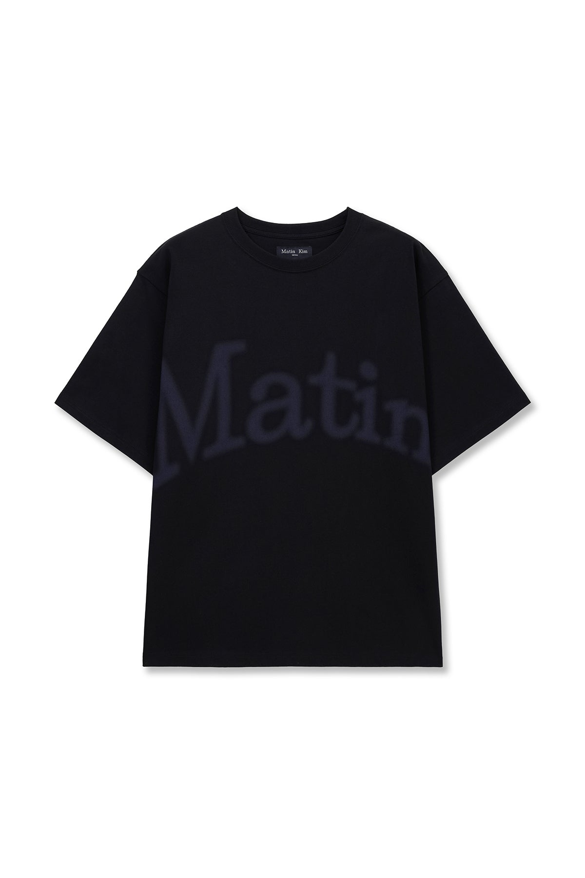 Áo phông nam oversize với họa tiết logo Matin Kim rõ nét.