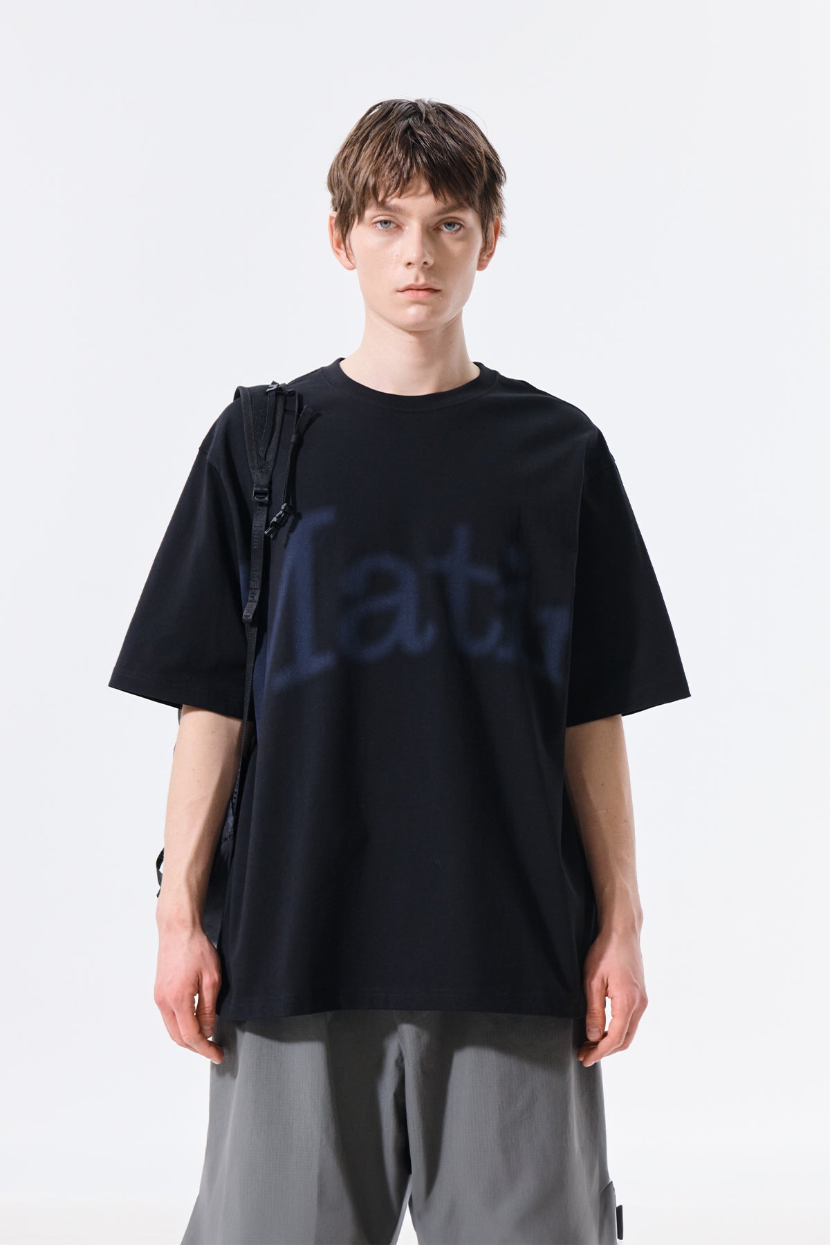 Áo phông nam oversize với họa tiết logo Matin Kim rõ nét.