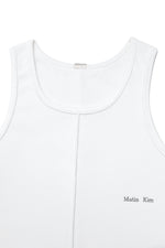 Áo ba lỗ nam màu trắng với logo Matin Kim ở ngực trái, thiết kế cổ tròn và đường may tinh tế.
