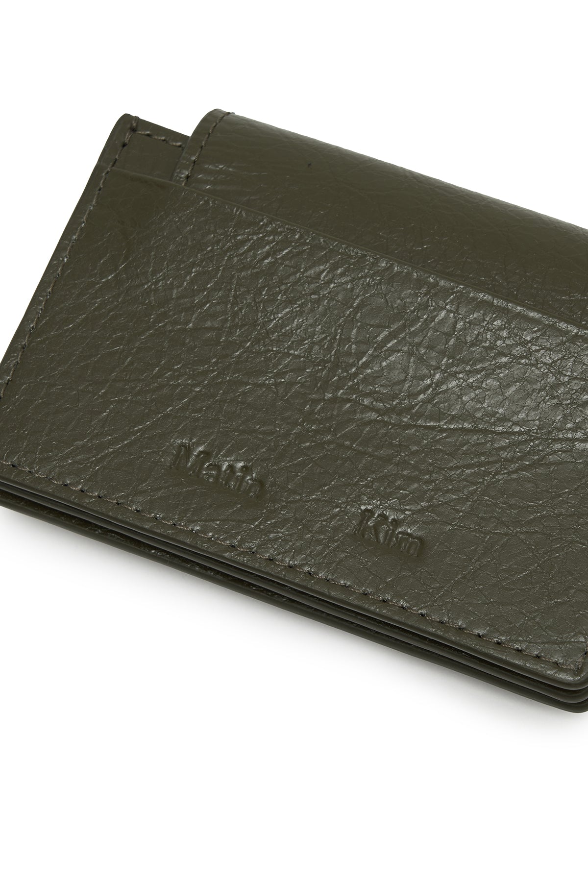 Ví phụ kiện unisex màu khaki có thanh kim loại khắc logo Matin Kim và miếng đắp dập nổi
