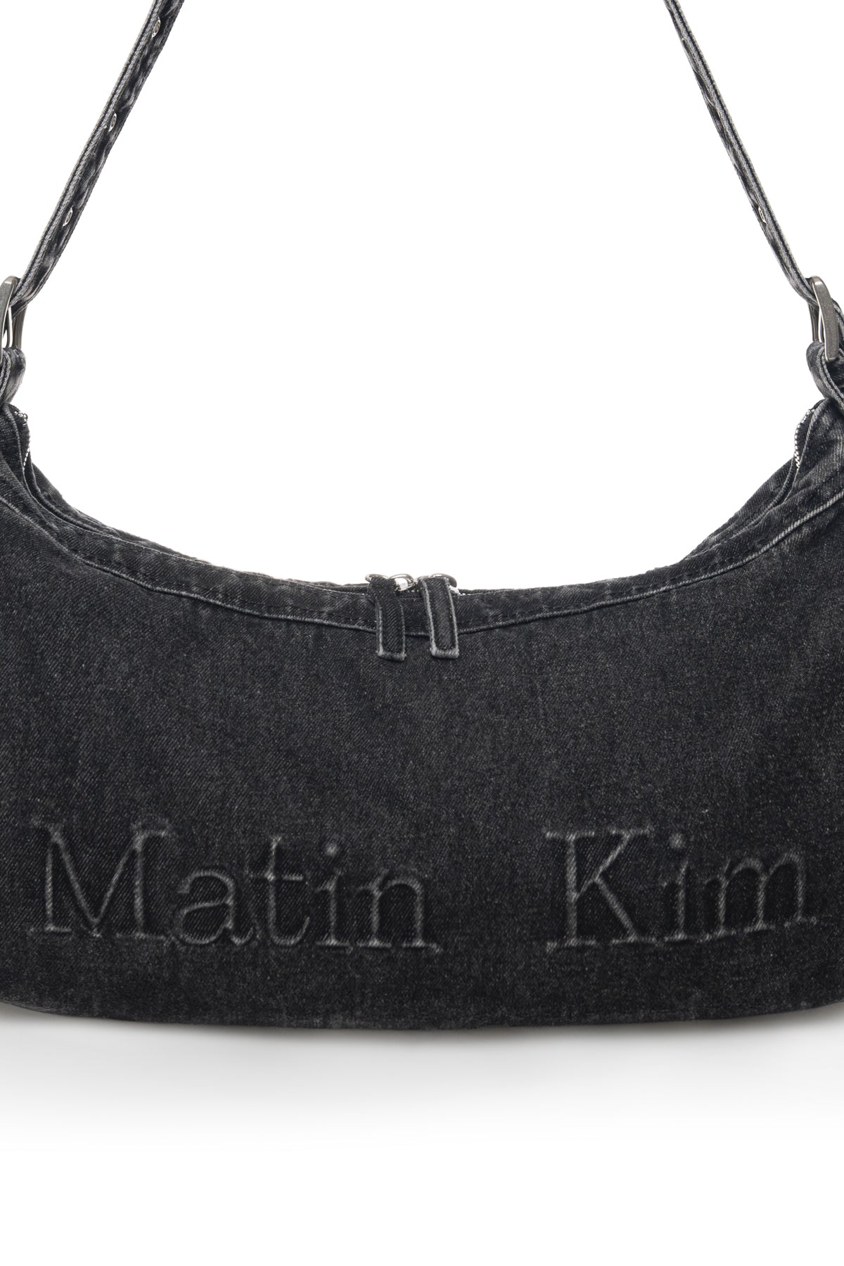 Túi đeo vai nữ với thiết kế denim và ngăn chứa tiện ích.