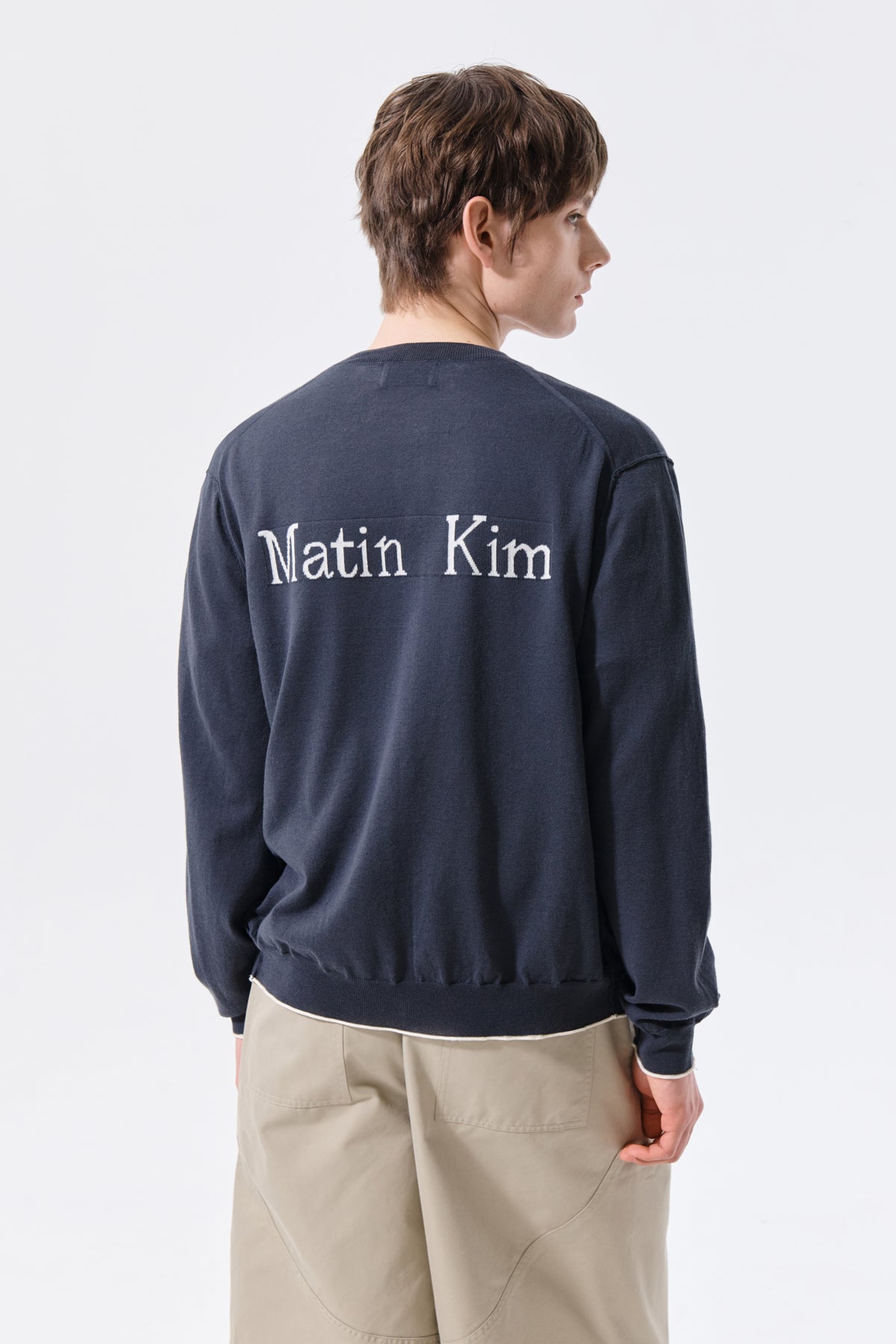 Áo sơ mi nam với thiết kế hiện đại và logo Matin Kim.