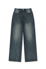 Quần denim nữ có thiết kế sờn rách, ống rộng và thoáng khí, lý tưởng cho phong cách năng động.