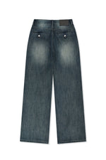 Quần denim nữ có thiết kế sờn rách, ống rộng và thoáng khí, lý tưởng cho phong cách năng động.