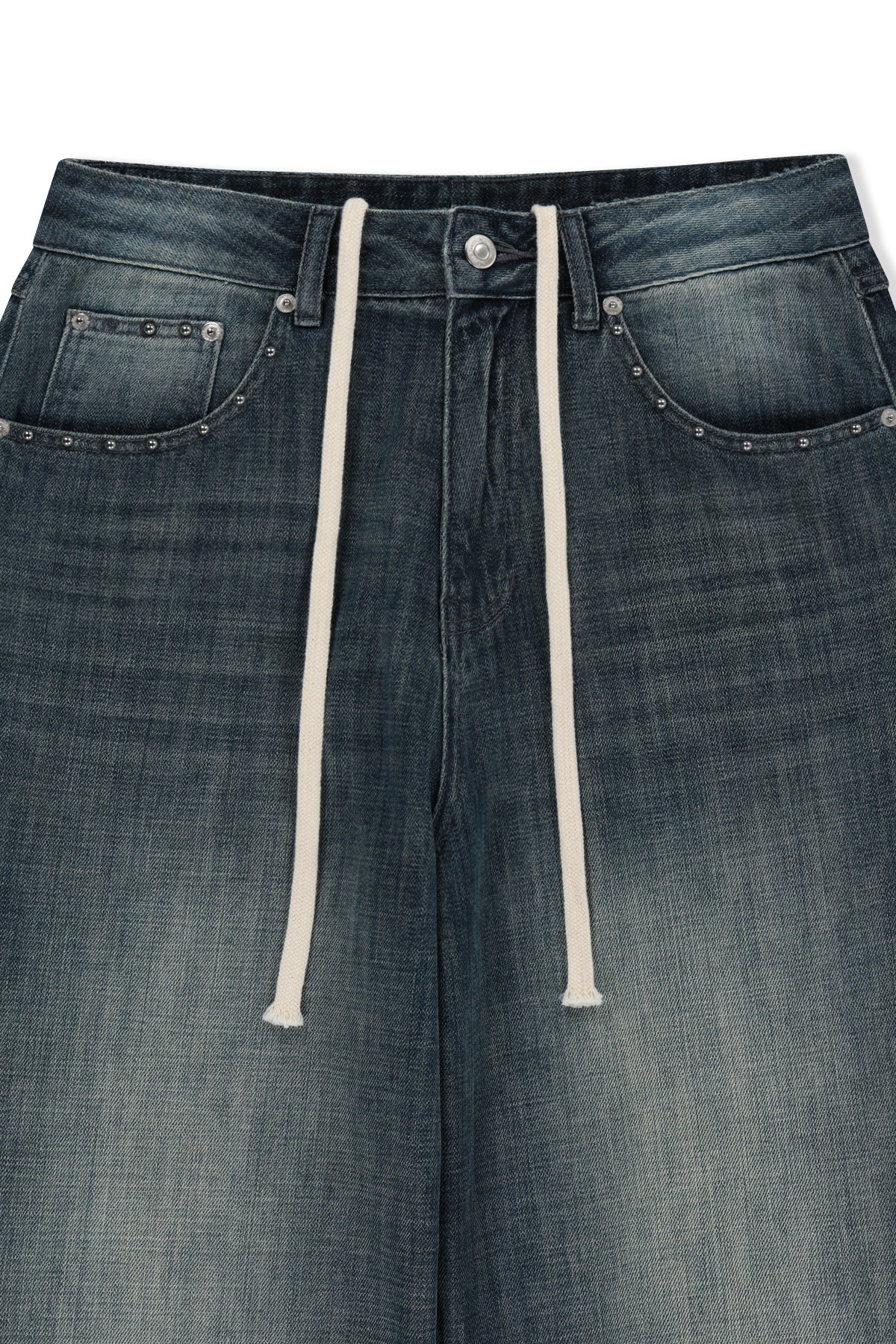 Quần denim nữ có thiết kế sờn rách, ống rộng và thoáng khí, lý tưởng cho phong cách năng động.
