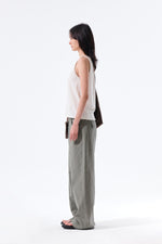 Quần denim nữ baggy khaki với cạp cao và 5 túi tiện lợi.