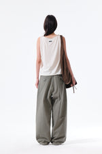 Quần denim nữ baggy khaki với cạp cao và 5 túi tiện lợi.