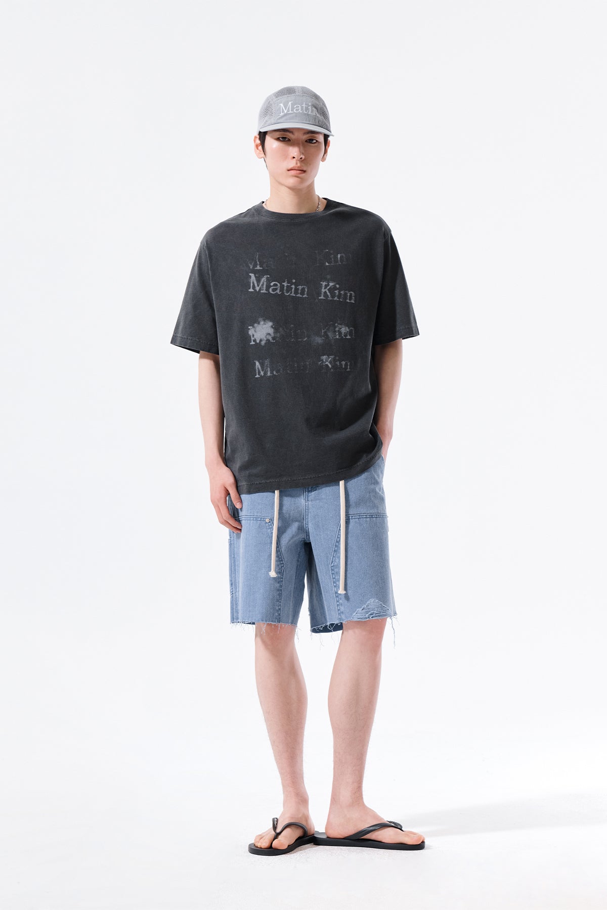 Quần Thời Trang Unisex Matin Kim Heringbone Raw Cut Denim Shorts - Light Blue