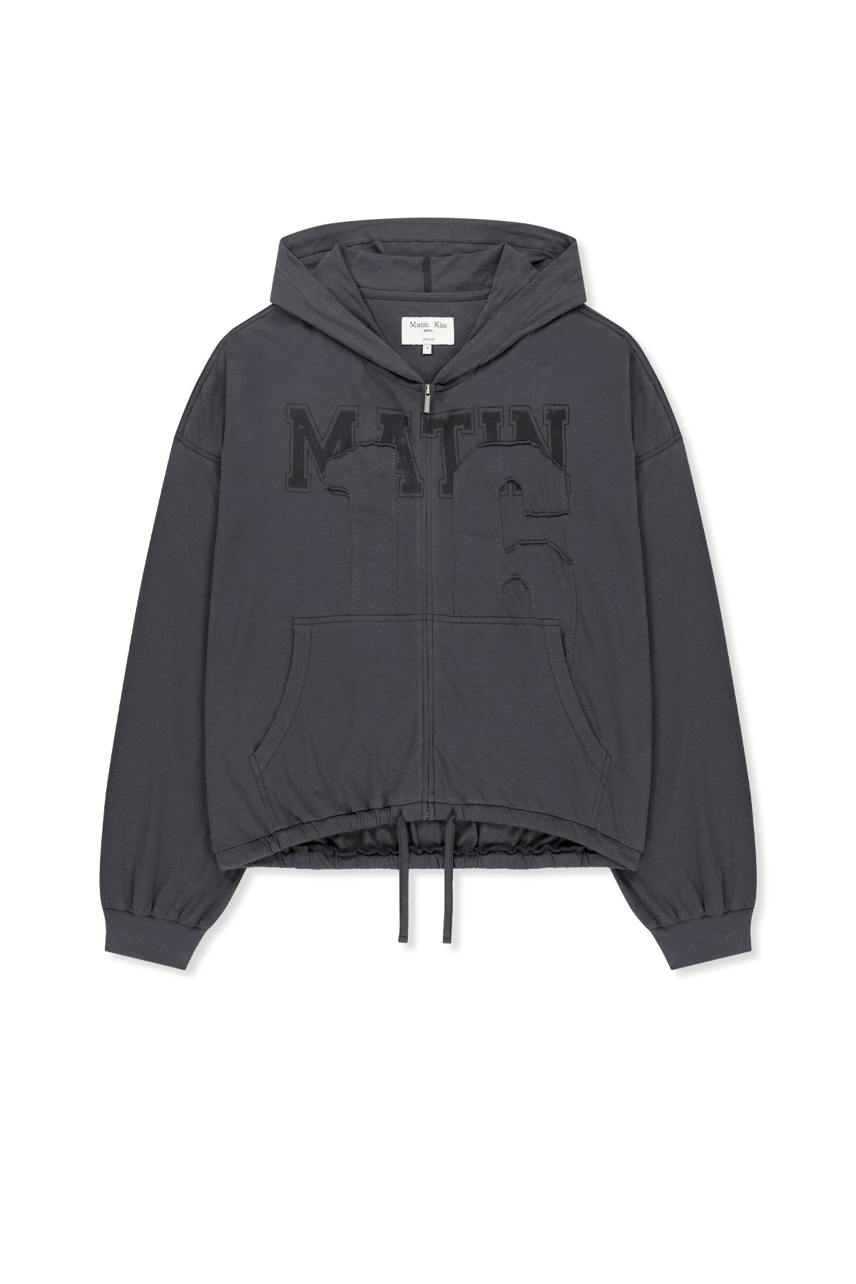 Áo khoác nữ với thiết kế hiện đại, logo Matin Kim thêu, chất liệu cotton mềm mại, và túi kangaroo tiện lợi.