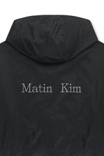 Áo khoác nam chống gió với thiết kế hiện đại và logo Matin Kim.