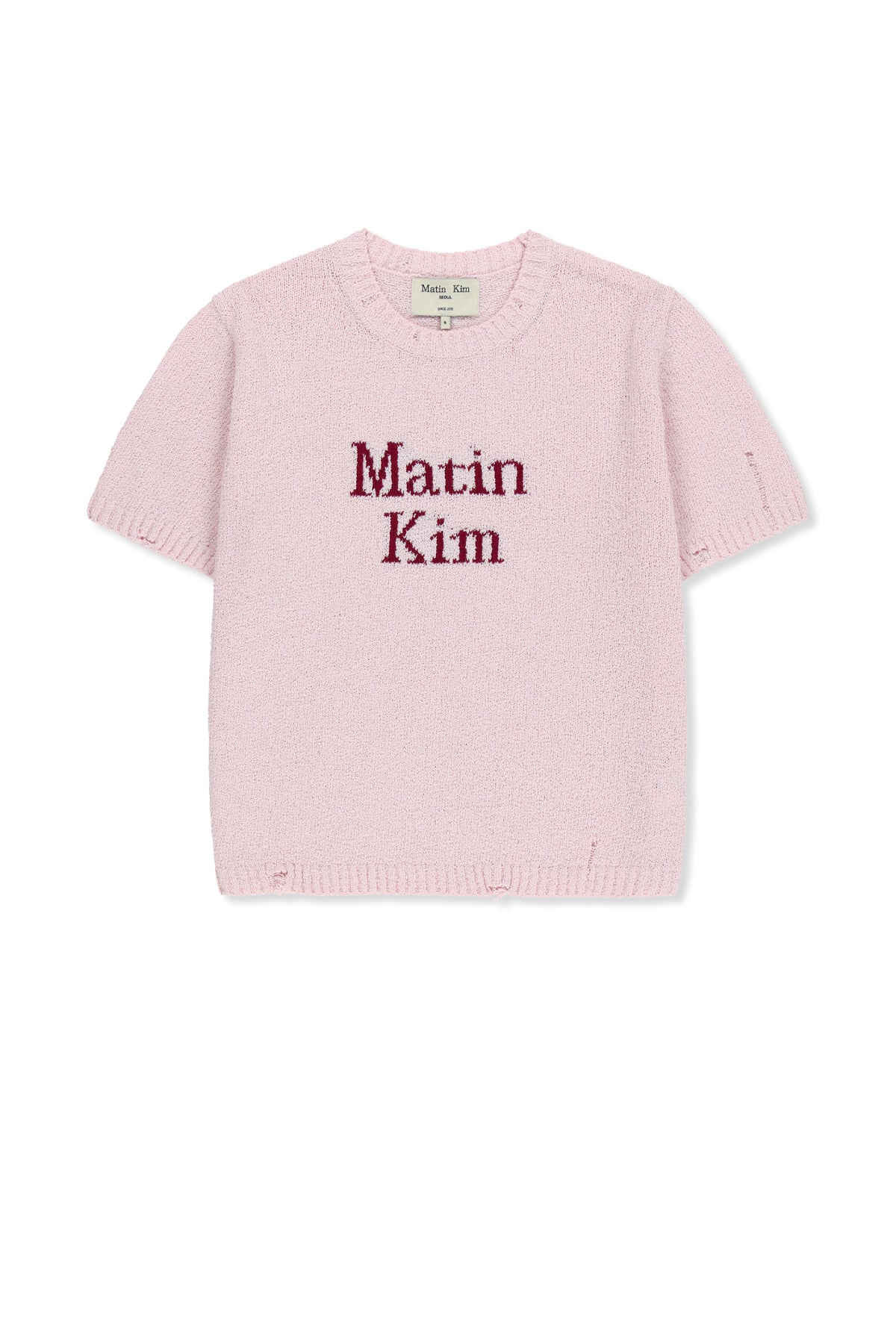 Áo len nữ màu hồng với logo Matin Kim, tay ngắn và cổ tròn, chất liệu cotton thoáng khí.