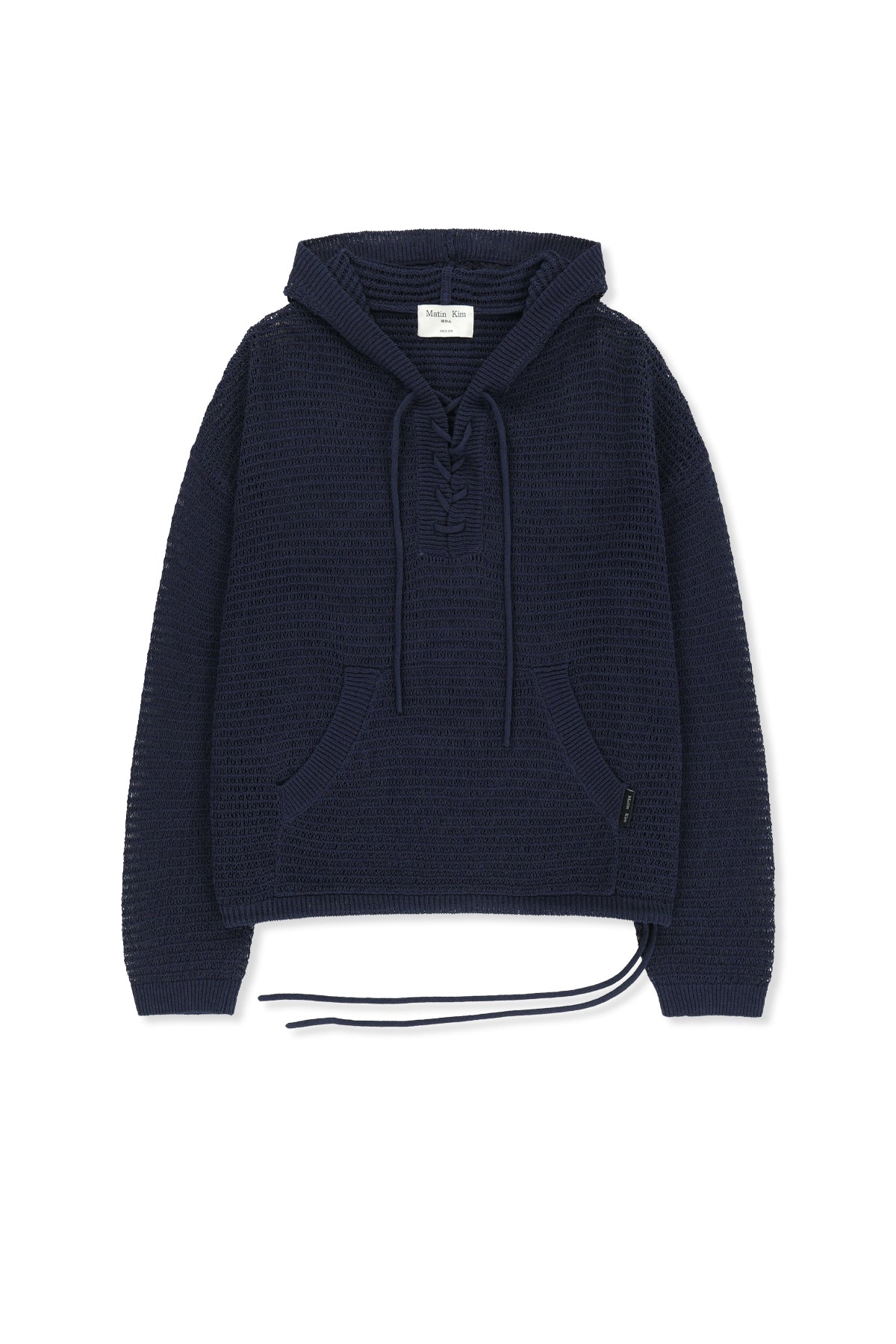 Áo khoác nữ oversized với mũ trùm và túi kangaroo, thiết kế hiện đại và thoáng khí.
