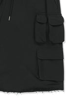 Quần short cargo nữ với túi bên và đường may nổi bật, thiết kế thoải mái cho phong cách năng động.