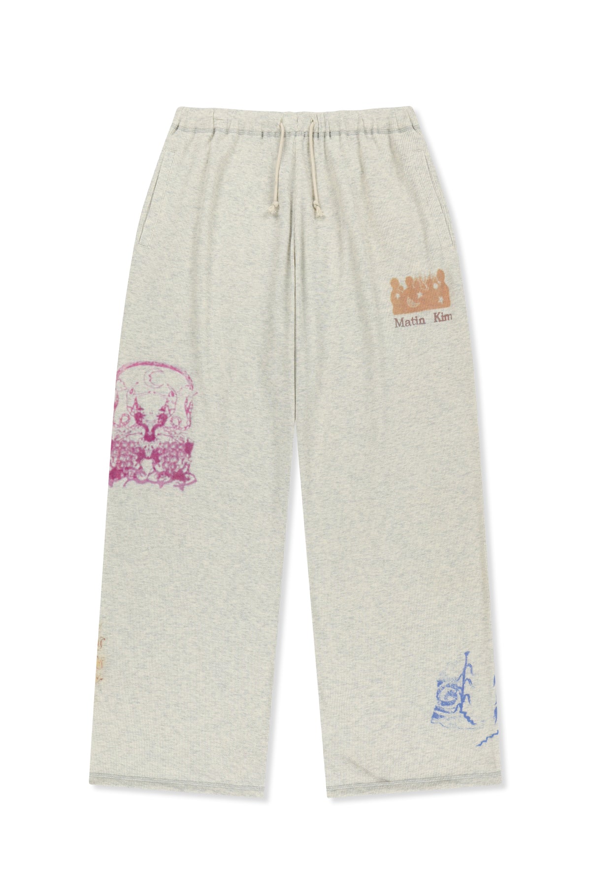 Quần baggy nữ với họa tiết in độc đáo, chất liệu cotton thoáng khí.