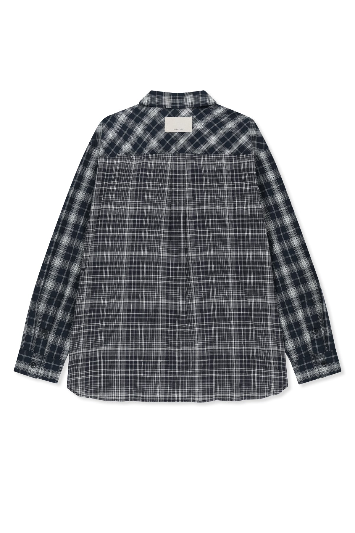 Áo sơ mi unisex với họa tiết caro và thiết kế hiện đại, phù hợp cho nhiều dịp.