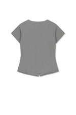 Áo blouse nữ với chi tiết nhún rút và cổ chữ V, thiết kế tay ráp, phù hợp với phong cách hiện đại.