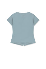 Áo blouse nữ cổ bẻ, tay ngắn, có nút, chi tiết nhún rút, màu xanh nhạt.