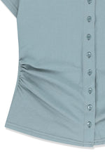 Áo blouse nữ cổ bẻ, tay ngắn, có nút, chi tiết nhún rút, màu xanh nhạt.