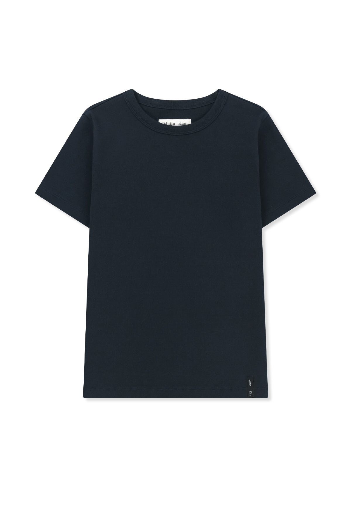 Áo slim fit nữ, tay ngắn, cổ tròn, chất liệu cotton, đường may nổi bật.